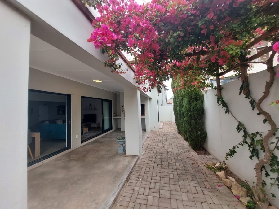 3 Bedroom Property for Sale in Calypso Beach Western Cape